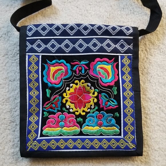 Embroidered ethnic shoulder bag - Picture 2 of 7